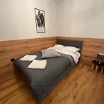 Apartment Goldy With Private Garden Burgas
