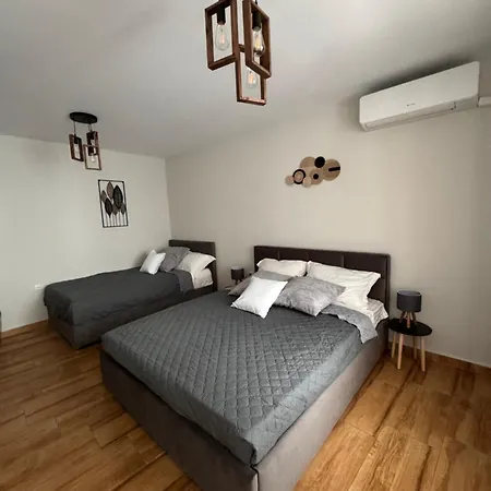 Goldy With Private Garden Apartment Burgas