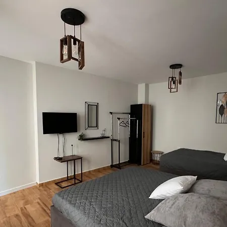 Apartment Goldy With Private Garden Burgas