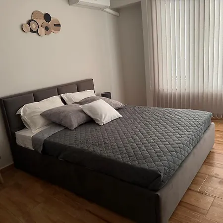 Goldy With Private Garden Apartment Burgas