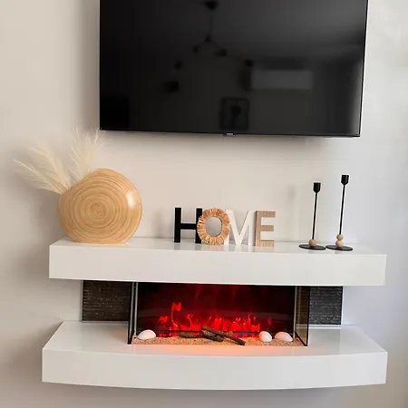 Goldy With Private Garden アパート *