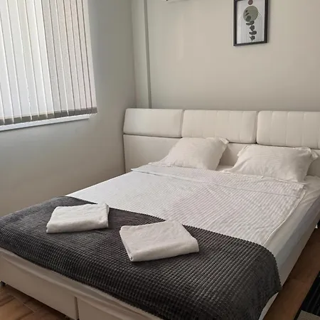 Goldy With Private Garden Burgaz