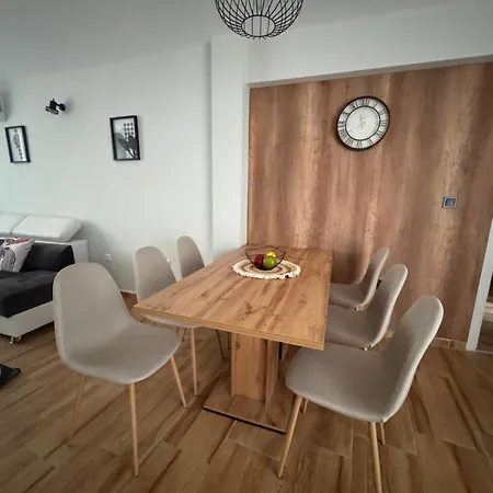 Goldy With Private Garden Daire *