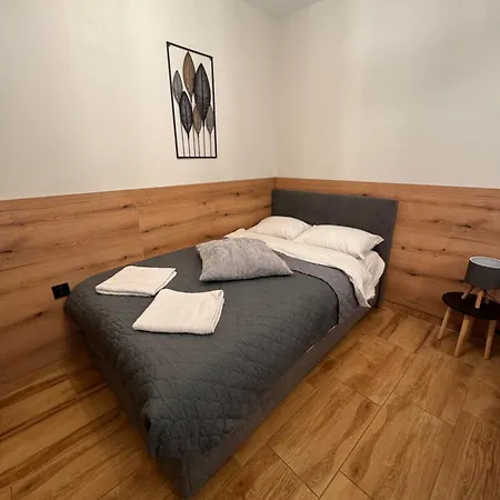 Apartment Goldy With Private Garden Burgas