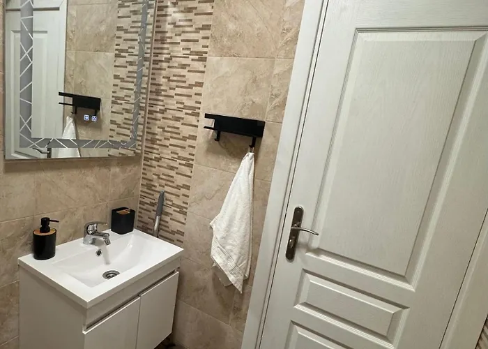 Goldy With Private Garden *