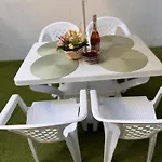 Апартаменты Goldy With Private Garden Бургас