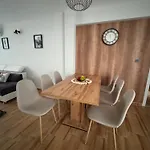 Goldy With Private Garden Апартаменты *