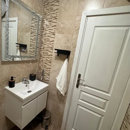 Goldy With Private Garden *