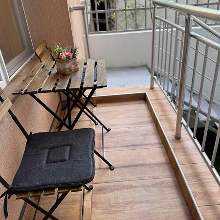 Goldy With Private Garden