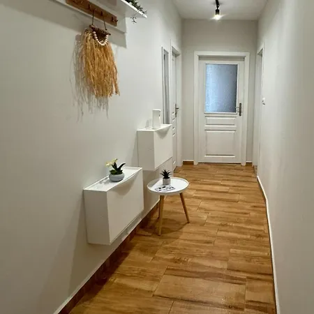 Apartament Goldy With Private Garden