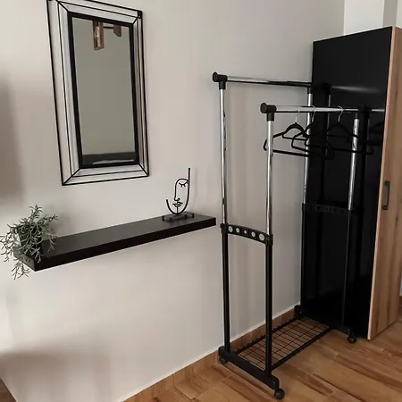 Apartment Goldy With Private Garden Burgas City