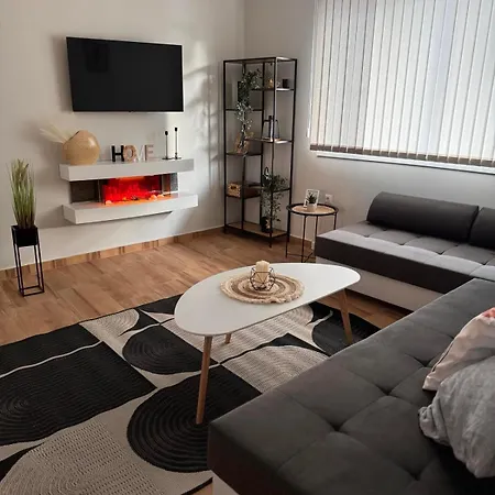 Apartment Goldy With Private Garden Burgas City