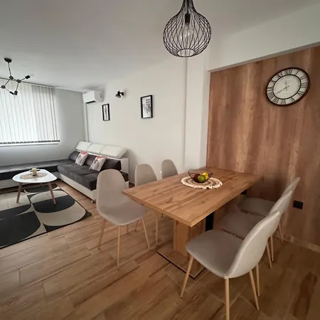 Goldy With Private Garden Апартаменты