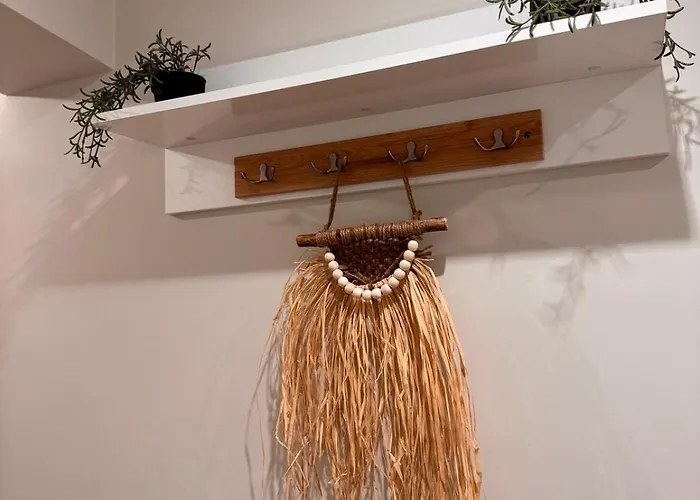 Goldy With Private Garden Daire