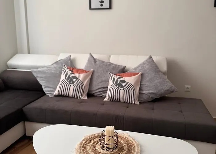 Goldy With Private Garden Daire