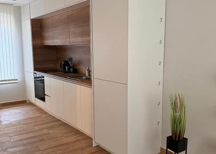 Goldy With Private Garden Daire