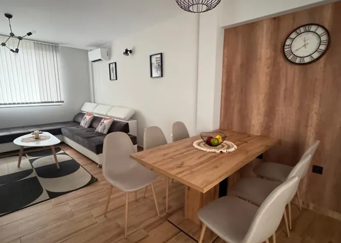 Goldy With Private Garden Daire